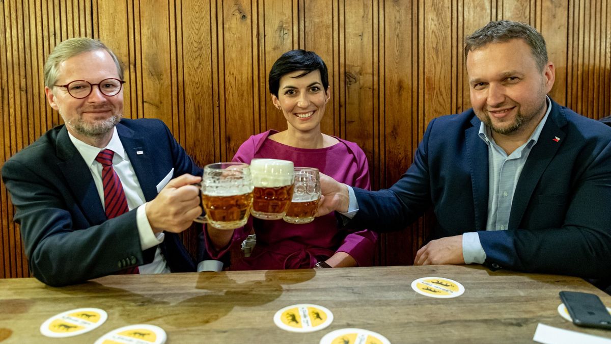 Lídři opozice se sešli na pivu, rýsují koalici do „velkých“ voleb